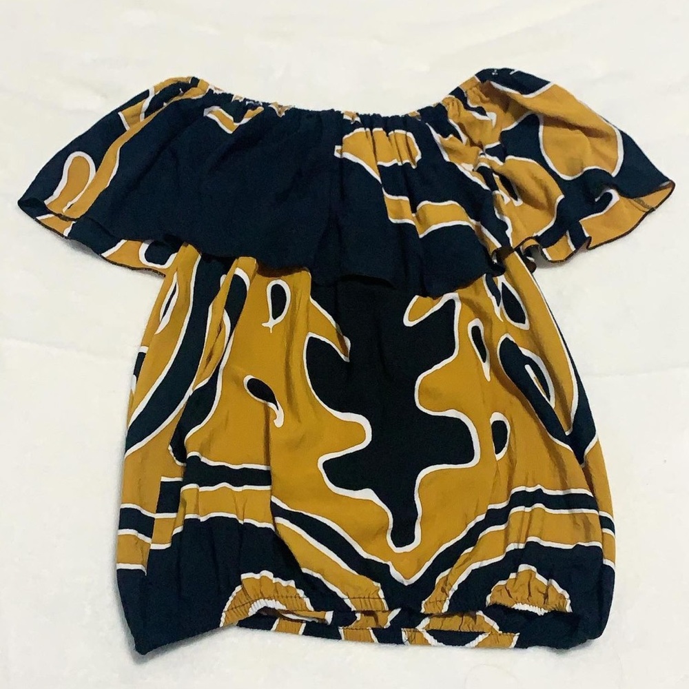 Nahe Wahine off the shoulder top